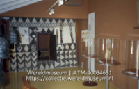 Museumopstelling in Museum Kura Hulanda; Kura Holanda, het Museum van Jacob Gelt Dekker on Otrabanda, Willemstad, interieur (Collectie Wereldmuseum, TM-20034651), Fontaine, Frans