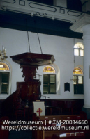 Interieur met kansel van de Fort Kerk; Interieur van de Fort Kerk (Collectie Wereldmuseum, TM-20034660), Fontaine, Frans