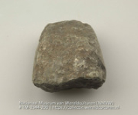 Stenen vuistbijl (Collectie Wereldculturen, TM-2344-200)