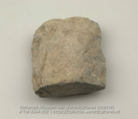 Steen, vermoedelijk een artefact (Collectie Wereldculturen, TM-2344-202)