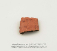 Aardewerken fragment met resten van beschildering (Collectie Wereldmuseum, TM-2727-175)
