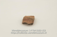 Aardewerken fragment met resten van beschildering (Collectie Wereldmuseum, TM-3163-152)