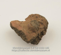 Aardewerken fragment van een poot (Collectie Wereldmuseum, TM-3163-186)