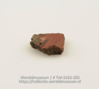 Aardewerken fragment met resten van beschildering (Collectie Wereldmuseum, TM-3163-203)