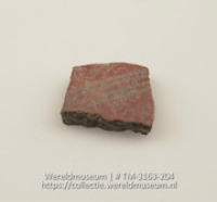 Aardewerken fragment met resten van beschildering (Collectie Wereldmuseum, TM-3163-204)