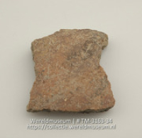 Aardewerken fragment met resten van beschildering (Collectie Wereldmuseum, TM-3163-34)