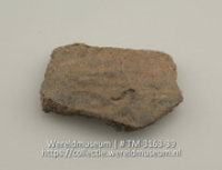 Aardewerken fragment met resten van beschildering (Collectie Wereldmuseum, TM-3163-39)
