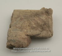 Aardewerken fragment met resten van beschildering (Collectie Wereldmuseum, TM-3163-41)