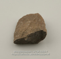 Fragment van stenen bijlkling of klopsteen (Collectie Wereldmuseum, TM-3163-7)