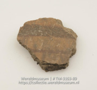 Aardewerken fragment met resten van beschildering (Collectie Wereldmuseum, TM-3163-89)