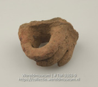 Aardewerken oor van een pot (Collectie Wereldmuseum, TM-3163-9)