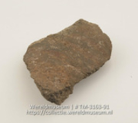 Aardewerken fragment met resten van beschildering (Collectie Wereldmuseum, TM-3163-91)