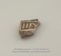 Aardewerken fragment met resten van beschildering (Collectie Wereldmuseum, TM-3189-12)