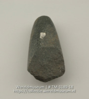 Stenen puntbijl (Collectie Wereldmuseum, TM-3189-18)