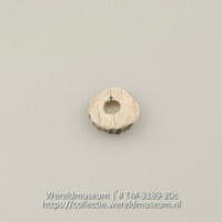 Knoop of kraal van schelp (Collectie Wereldmuseum, TM-3189-20c)