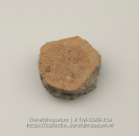 Aardewerken schijf (Collectie Wereldmuseum, TM-3189-21a)