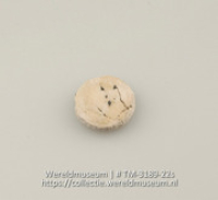 Schijfje van schelp (Collectie Wereldmuseum, TM-3189-22s)
