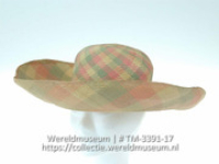 Gevlochten bamboe hoed (Collectie Wereldmuseum, TM-3391-17)