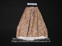 Bedrukt katoenen rok als onderdeel van een vrouwenkostuum (Collectie Wereldmuseum, TM-3398-24a)