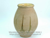Geglazuurde kruik voor de opvang en bewaring van gefiltreerd water, onderdeel filtreertoestel (Collectie Wereldmuseum, TM-3401-562d-1)