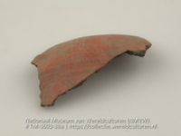 Fragment van een aardewerken pot met beschildering (Collectie Wereldculturen, TM-3603-36a)