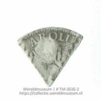 Driekantje ter waarde van 25 cent (Collectie Wereldmuseum, TM-3636-2)