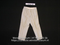 Linnen pantalon als onderdeel van een herenkostuum (Collectie Wereldmuseum, TM-4720-1b)