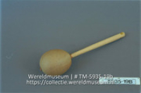 Rammelaar van kalebas (Collectie Wereldmuseum, TM-5935-19b)