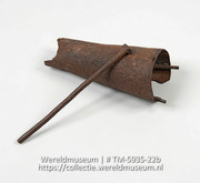 Staaf waarmee het ritme-instrument beslagen wordt (Collectie Wereldmuseum, TM-5935-22b)