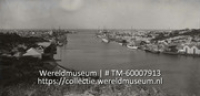 Gezicht op de haven, met op de achtergrond de gesloten Koningin Emmabrug (Collectie Wereldmuseum, TM-60007913), Soublette et Fils; Robert Soublette