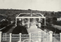 Une maison dans le quartier 'Scharlo'.; Villa in de wijk Scharlo (Collectie Wereldmuseum, TM-60019451), Soublette et Fils; Robert Soublette