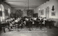 Une classe dans la meme ecole.; Een klas van de kostschool Welgelegen (Collectie Wereldmuseum, TM-60019477), Soublette et Fils; Robert Soublette