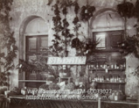 Landbouwtentoonstelling Curacao 1904; Stand met landbouwprodukten en zout van onder meer de plantages 'Siberie' en 'Patrick' op de Koloniale Tentoonstelling (Collectie Wereldmuseum, TM-60033027), Soublette et Fils; Robert Soublette
