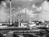 Olieraffinaderij van Shell; General views in the refinery (with plan). Your telex 20 - 4.5. '6Shell oil refinery (Collectie Wereldmuseum, TM-60033995), Koninklijke Shell Groep