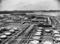 Centraal Laboratorium. General views in the refinery (with plan). Your telex 20 - 4.5. '6Olieraffinaderij van Shell; Shell oil refinery (Collectie Wereldmuseum, TM-60033999), Koninklijke Shell Groep
