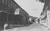 Frontstreet, Philipsburg, geheel links Gouvernementshuis; De Voorstraat; Front Street (Collectie Wereldmuseum, TM-60037083)