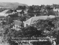St. Eustatius Serie. Part of Orangetown, Statia Gov. House, VC; Gezicht over Oranjestad; Orange Town view (Collectie Wereldmuseum, TM-60037094)
