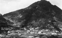 The windward side, Saba, Dutch W.I.; Saba. Windwardside, aan den voet v/d Mountaintop; Overzicht van Windwardside aan de voet van een berg (Collectie Wereldmuseum, TM-60046317)