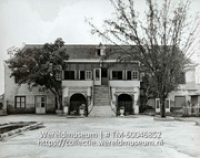 Bonaire, Kralendijk voormalig Gezaghebbershuis voorzijde (Collectie Wereldmuseum, TM-60046852)