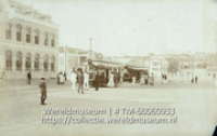Tramhalte op het Concordiaplein, Pietermaai; Tram station at the Concordia square, Pietermaai (Collectie Wereldmuseum, TM-60060933)