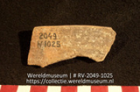 Aardewerk (fragment) (Collectie Wereldmuseum, RV-2049-1025)
