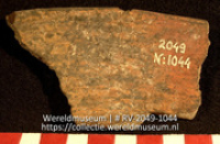 Versierd aardewerk (fragment) (Collectie Wereldmuseum, RV-2049-1044)