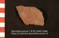 Versierd aardewerk (fragment) (Collectie Wereldmuseum, RV-2049-104b)