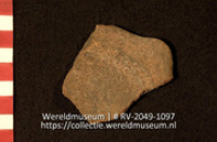 Versierd aardewerk (fragment) (Collectie Wereldmuseum, RV-2049-1097)