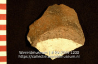 Versierd aardewerk (fragment) (Collectie Wereldmuseum, RV-2049-1200)