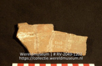 Versierd aardewerk (fragment) (Collectie Wereldmuseum, RV-2049-1202)