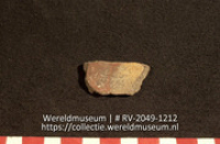 Versierd aardewerk (fragment) (Collectie Wereldmuseum, RV-2049-1212)