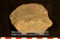 Aardewerk (fragment) (Collectie Wereldmuseum, RV-2049-1228)