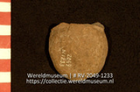 Versierd aardewerk (fragment) (Collectie Wereldmuseum, RV-2049-1233)