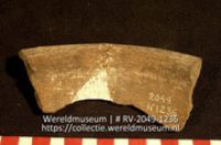 Versierd aardewerk (fragment) (Collectie Wereldmuseum, RV-2049-1236)
